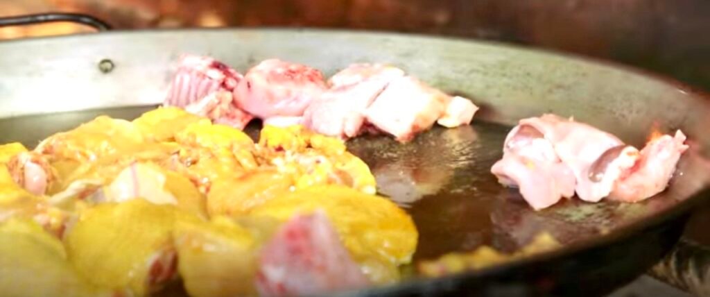 Chicken and Rabbit are the basic animal ingredients of the Valencian Paella