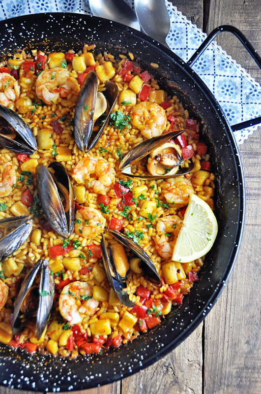 An example of a traditional seafood Paella based on shrimps and mussels